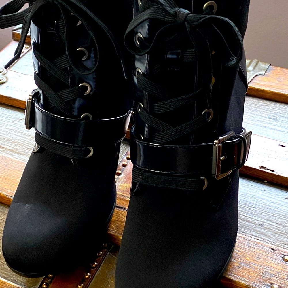 Black Anne Klein Sport Raya Lace-Up Boots with side zipper 8M women’s